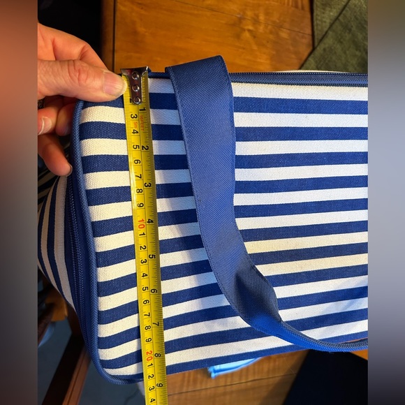 NWT Beautiful Neiman Marcus Cooler Tote Bag in Blue and White Stripes - Picture 8 of 9